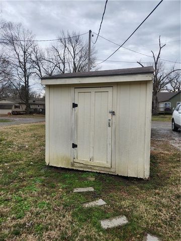 1018 E 16th Street, Pittsburg, KS 66762