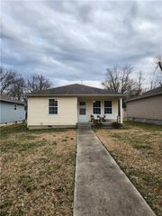 1018 E 16th Street, Pittsburg, KS 66762