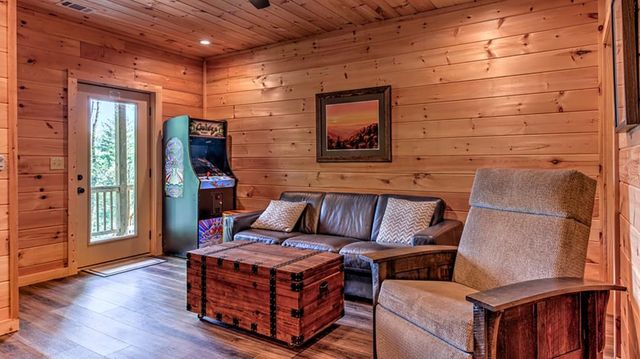 43 S Dustin Drive, Ellijay, GA 30540