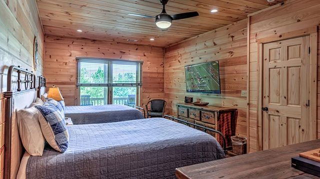 43 S Dustin Drive, Ellijay, GA 30540
