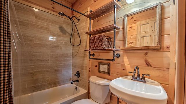 43 S Dustin Drive, Ellijay, GA 30540