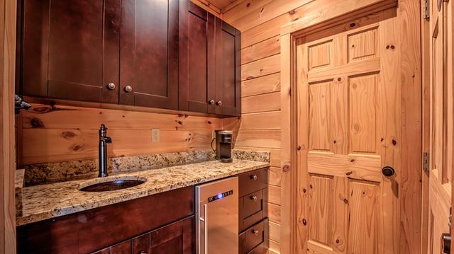 43 S Dustin Drive, Ellijay, GA 30540