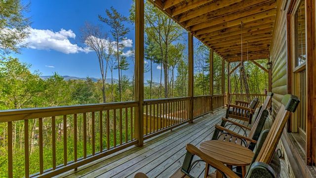 43 S Dustin Drive, Ellijay, GA 30540