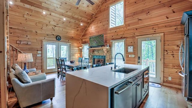 43 S Dustin Drive, Ellijay, GA 30540