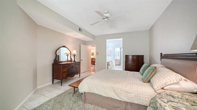 1638 STARLING DRIVE 105, Sarasota, FL 34231
