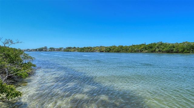 1638 STARLING DRIVE 105, Sarasota, FL 34231