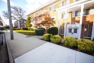 77 Lenox Road 3A, Rockville Centre, NY 11570