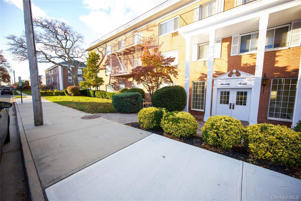 77 Lenox Road 3A, Rockville Centre, NY 11570