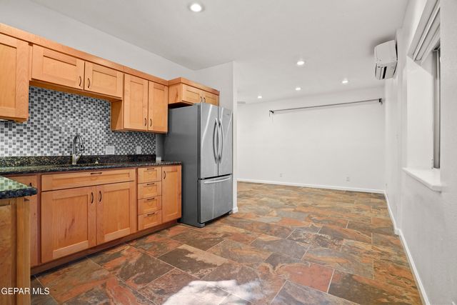 1030 BLANCHARD Avenue, El Paso, TX 79902