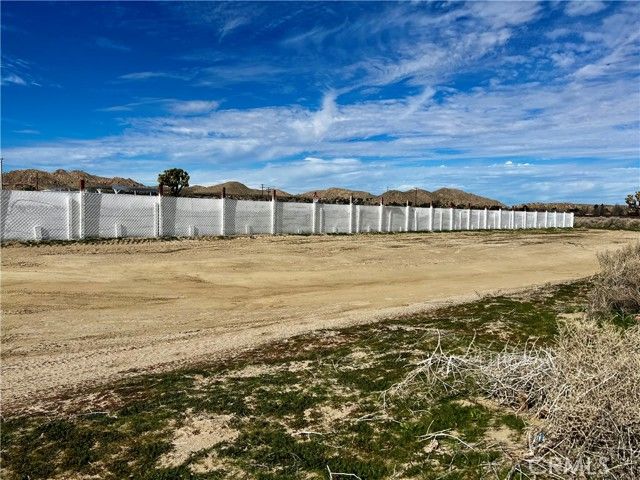 171 Ste Vic Avenue Q2, Palmdale, CA 93591