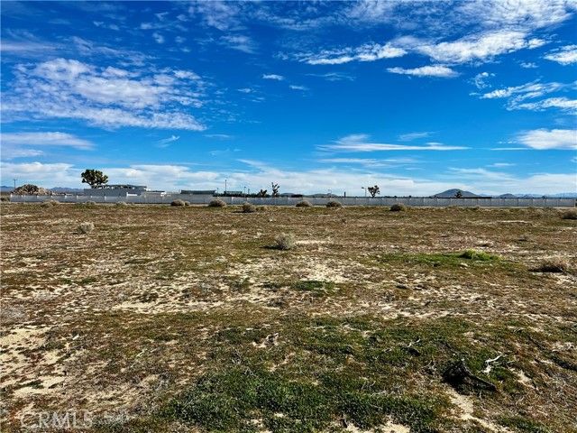 171 Ste Vic Avenue Q2, Palmdale, CA 93591