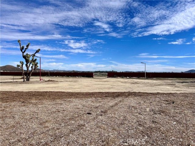 171 Ste Vic Avenue Q2, Palmdale, CA 93591