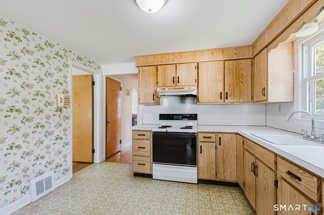 41 Stillson Place, Fairfield, CT 06824