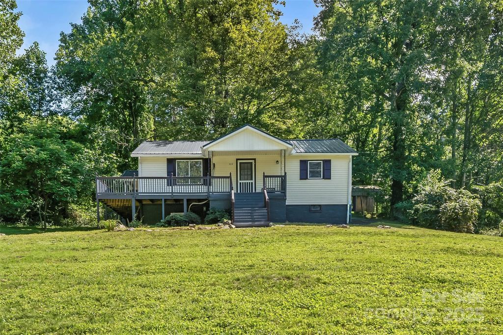 352 Jakes Branch Road, Spruce Pine, NC 28777