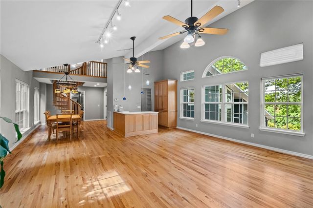 2482 N Jimmie Avenue, Fayetteville, AR 72703