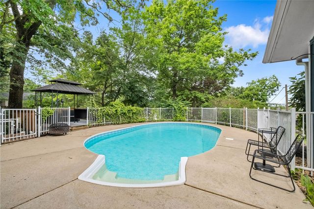 2482 N Jimmie Avenue, Fayetteville, AR 72703