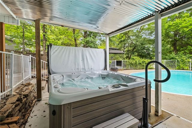 2482 N Jimmie Avenue, Fayetteville, AR 72703