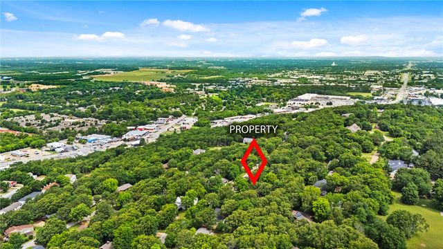 2482 N Jimmie Avenue, Fayetteville, AR 72703