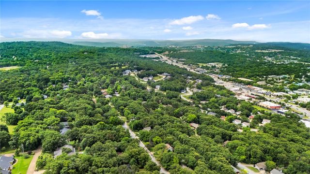 2482 N Jimmie Avenue, Fayetteville, AR 72703