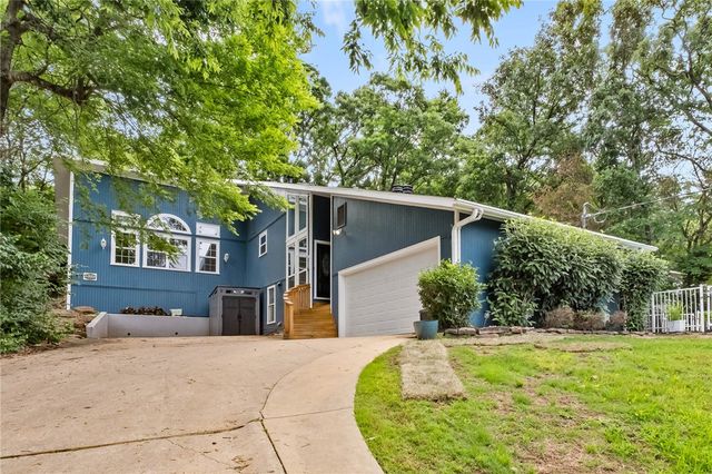 2482 N Jimmie Avenue, Fayetteville, AR 72703