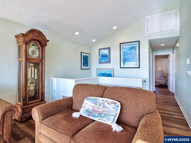 5185 Main St, Bay City, OR 97107