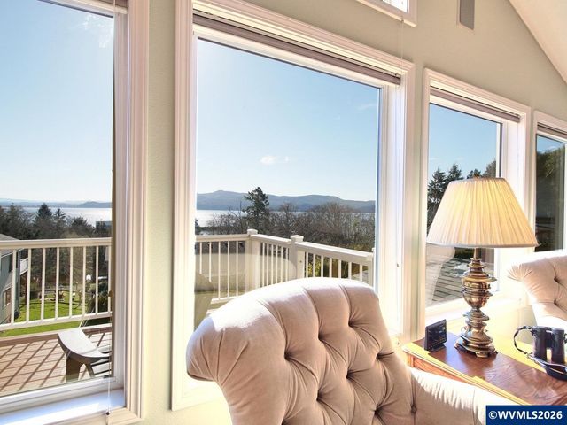 5185 Main St, Bay City, OR 97107