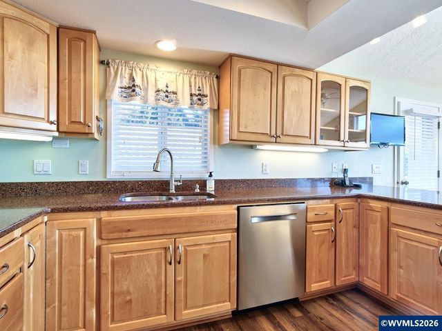 5185 Main St, Bay City, OR 97107