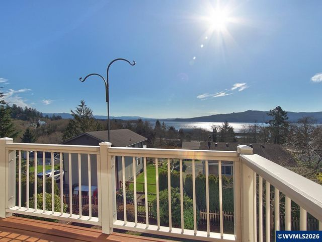 5185 Main St, Bay City, OR 97107