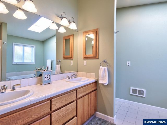 5185 Main St, Bay City, OR 97107