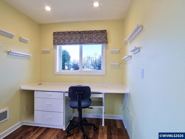 5185 Main St, Bay City, OR 97107