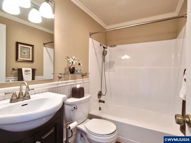 5185 Main St, Bay City, OR 97107