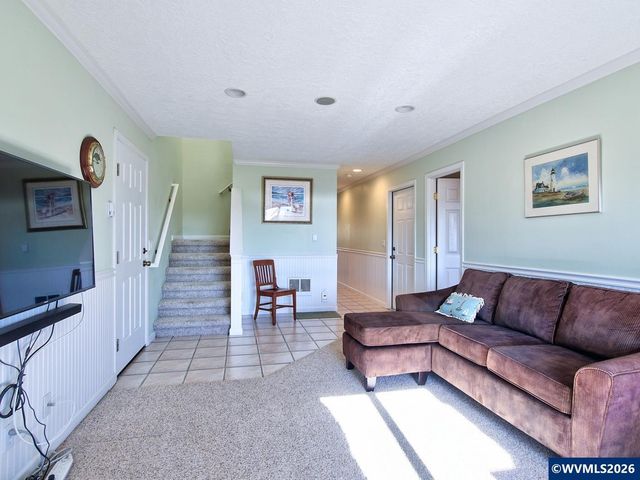 5185 Main St, Bay City, OR 97107