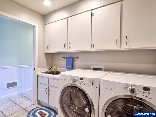 5185 Main St, Bay City, OR 97107