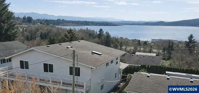 5185 Main St, Bay City, OR 97107