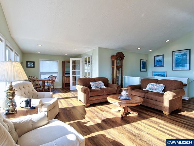 5185 Main St, Bay City, OR 97107