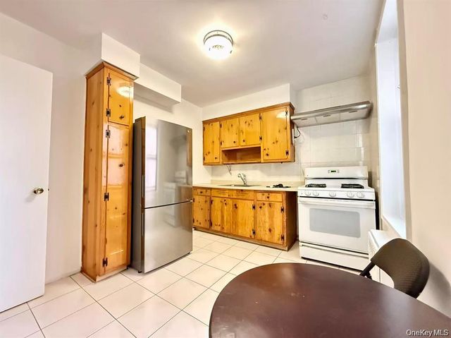 38-15 149 Street 3C, Flushing, NY 11354