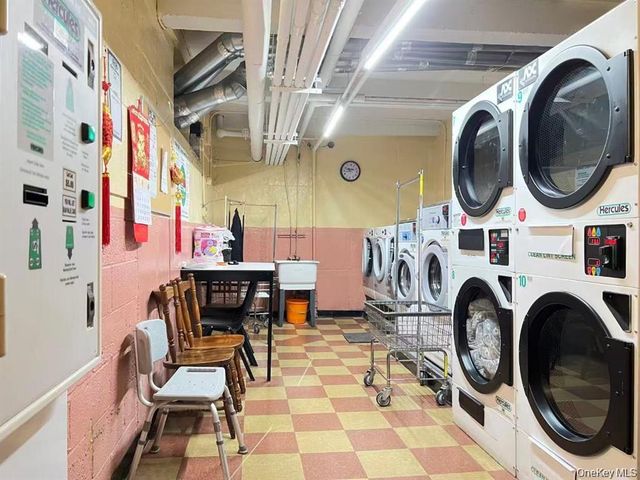 38-15 149 Street 3C, Flushing, NY 11354