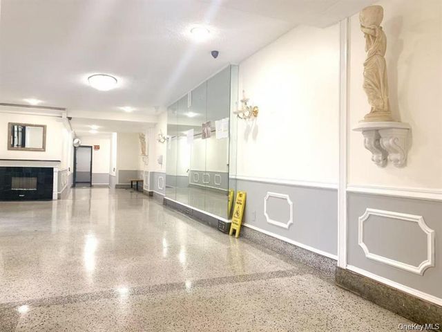 38-15 149 Street 3C, Flushing, NY 11354