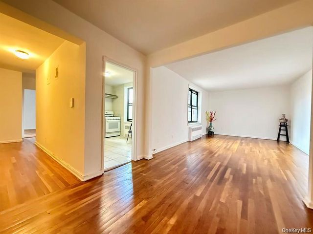 38-15 149 Street 3C, Flushing, NY 11354