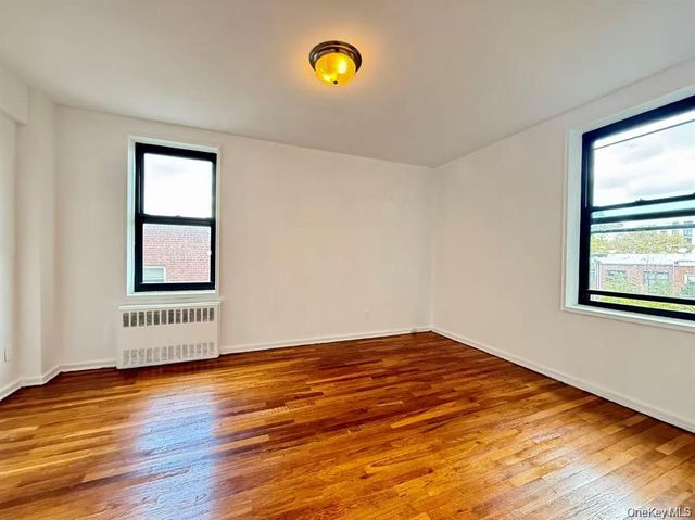 38-15 149 Street 3C, Flushing, NY 11354