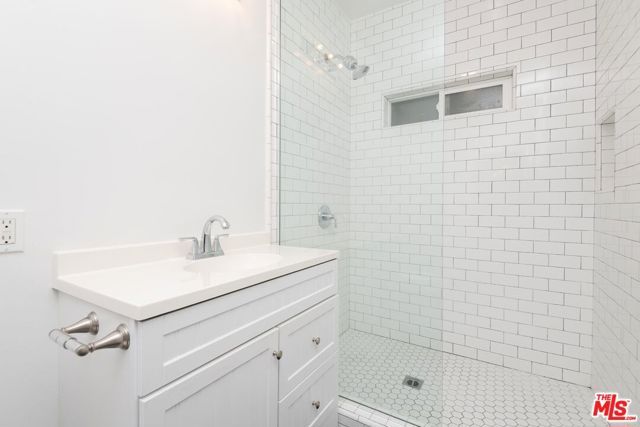 7714 Rosewood Avenue 7728, Los Angeles, CA 90036