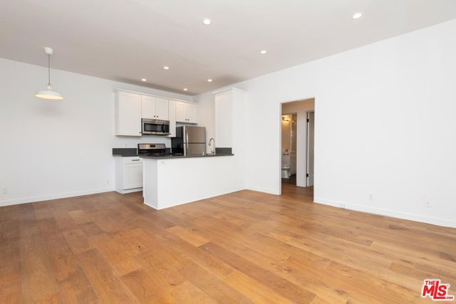 7714 Rosewood Avenue 7728, Los Angeles, CA 90036