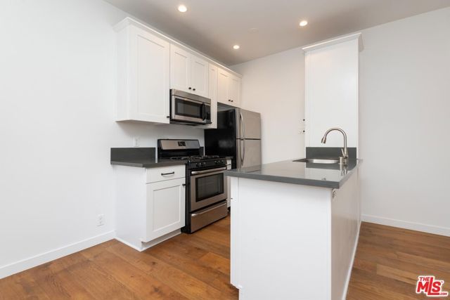 7714 Rosewood Avenue 7728, Los Angeles, CA 90036