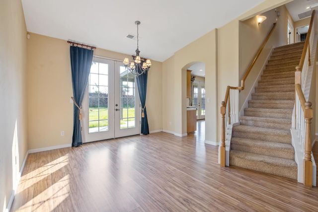 5586 E Atchison Street, Fresno, CA 93727