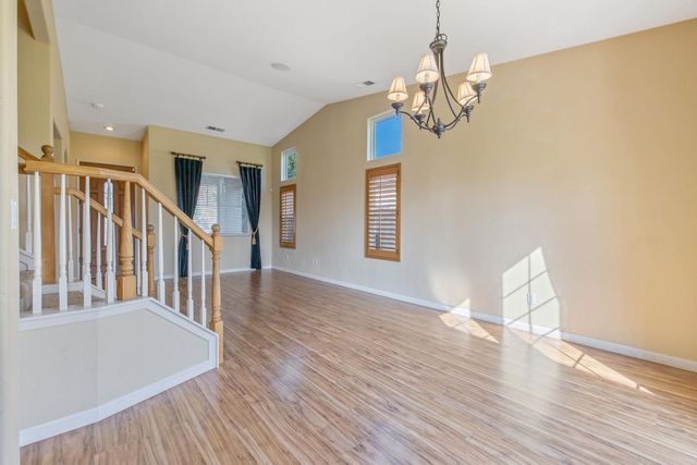 5586 E Atchison Street, Fresno, CA 93727