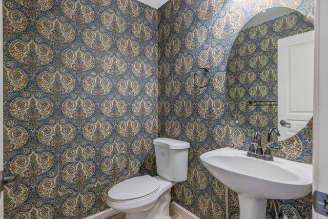 5586 E Atchison Street, Fresno, CA 93727