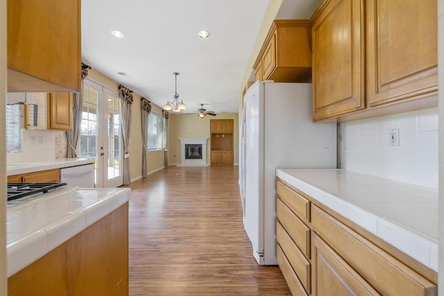 5586 E Atchison Street, Fresno, CA 93727