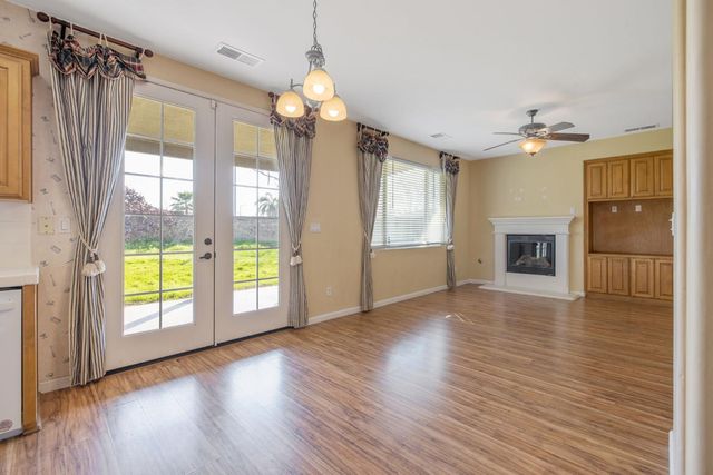 5586 E Atchison Street, Fresno, CA 93727