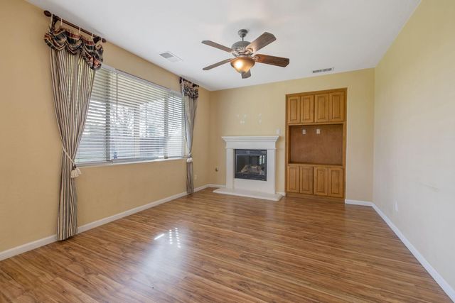 5586 E Atchison Street, Fresno, CA 93727