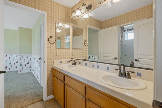 5586 E Atchison Street, Fresno, CA 93727